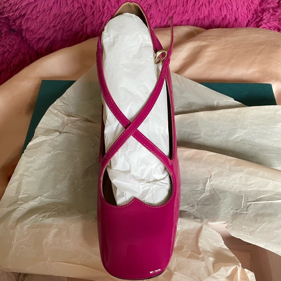 Designer A.BOCCA Two for Love Pumps
Size 38 (fits 7.5 best I’d say) - Picture 4 of 7